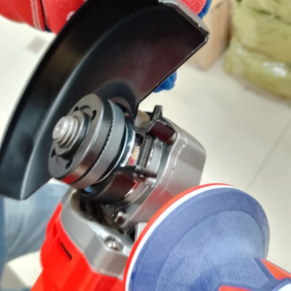 Անկյունային Հղկող Մեքենա - Բալգարկա EMTOP EAGR09051 – 125մմ, 900Վտ Անկյունային Հղկող Մեքենա - Բալգարկա EMTOP EAGR09051 – 125մմ, 900Վտ