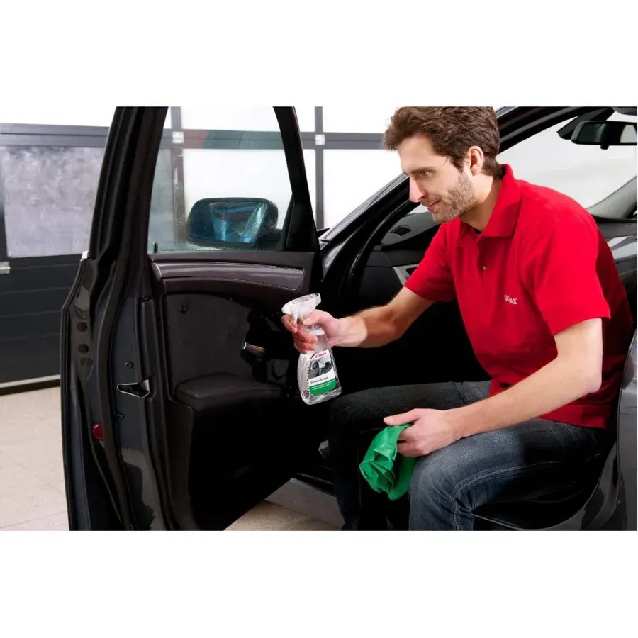 SONAX Interior Cleaner Универсальный очиститель интерьера SONAX Interior Cleaner Универсальный очиститель интерьера